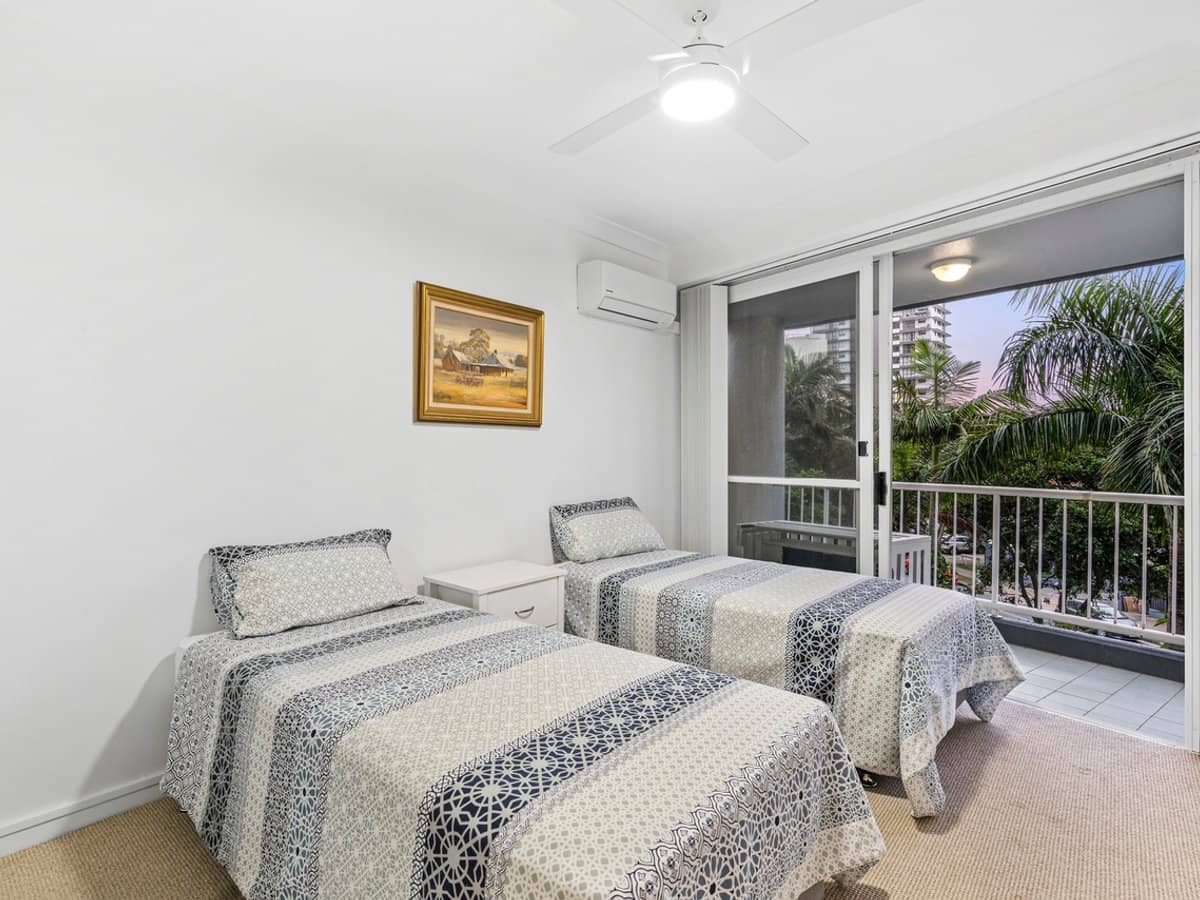 19 Riverview Parade, SURFERS PARADISE - Thumbnail 15