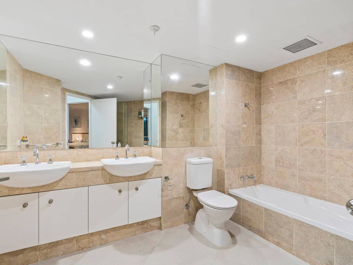 19 Riverview Parade, SURFERS PARADISE - Thumbnail 16