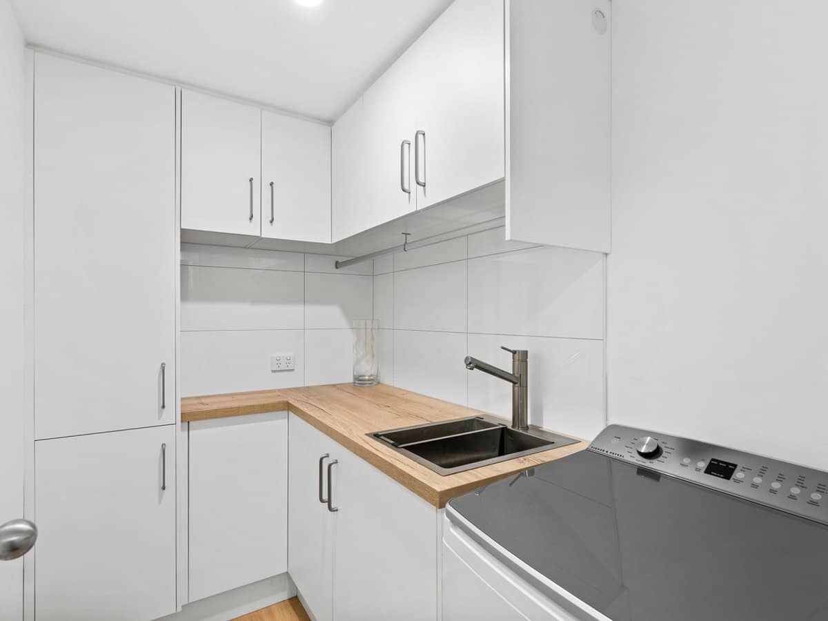 19 Riverview Parade, SURFERS PARADISE - Thumbnail 17