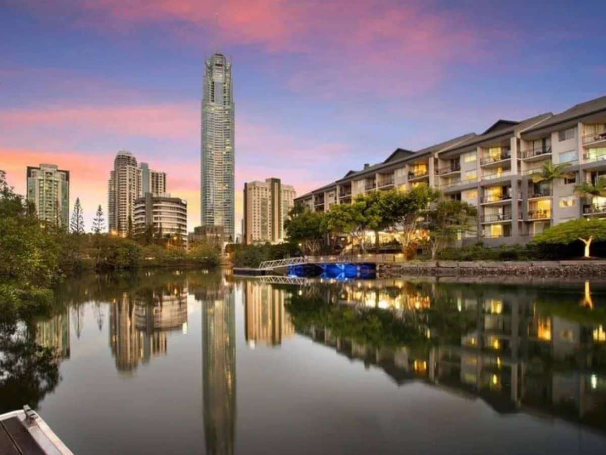 70 Remembrance Drive, SURFERS PARADISE - Thumbnail 1