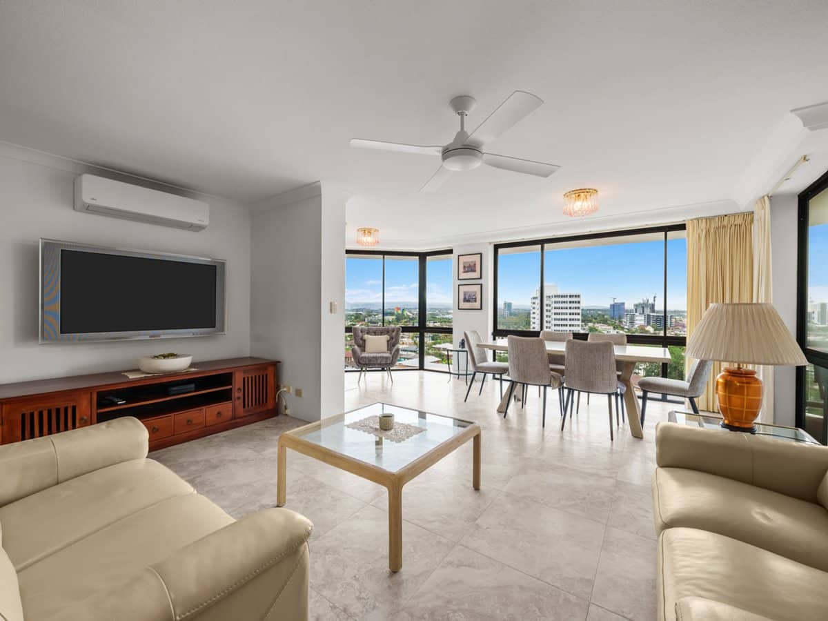 70 Remembrance Drive, SURFERS PARADISE - Thumbnail 2