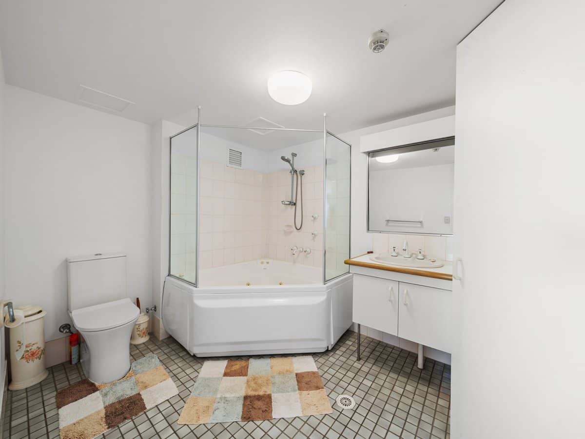 70 Remembrance Drive, SURFERS PARADISE - Thumbnail 9