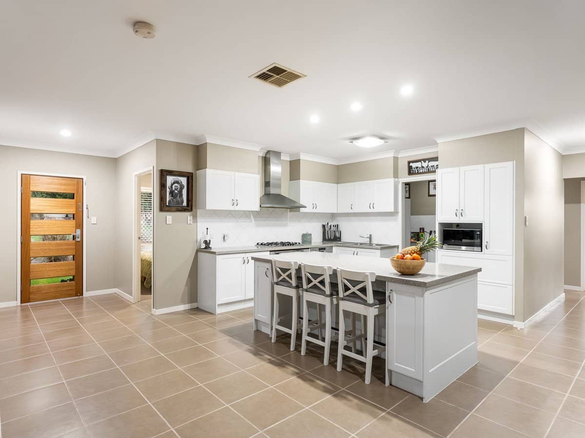 8-12 Myrtle Road, JIMBOOMBA - Thumbnail 3