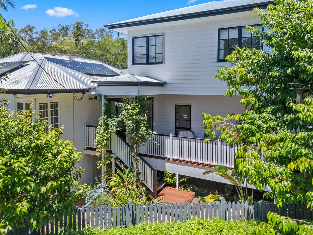 20 Gordon Road, BARDON - Thumbnail 1