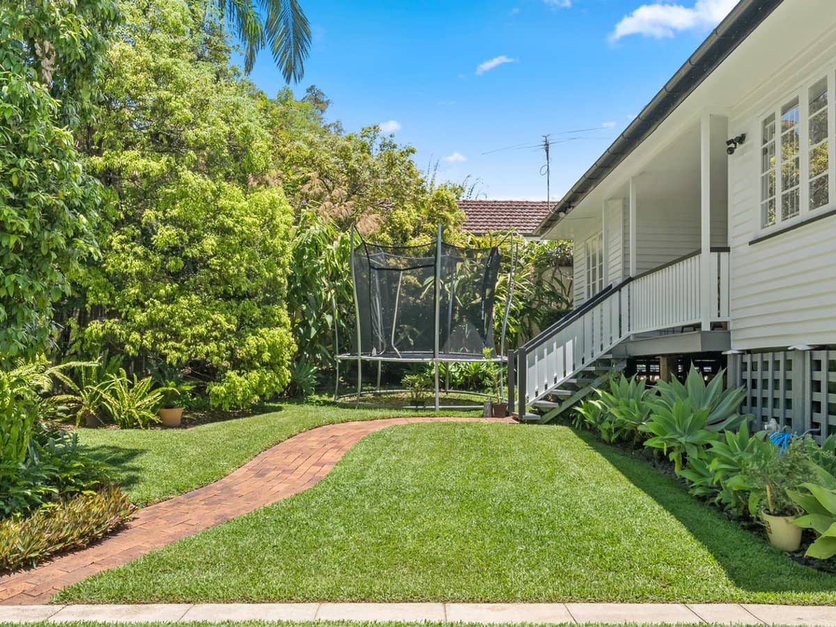 20 Gordon Road, BARDON - Thumbnail 2