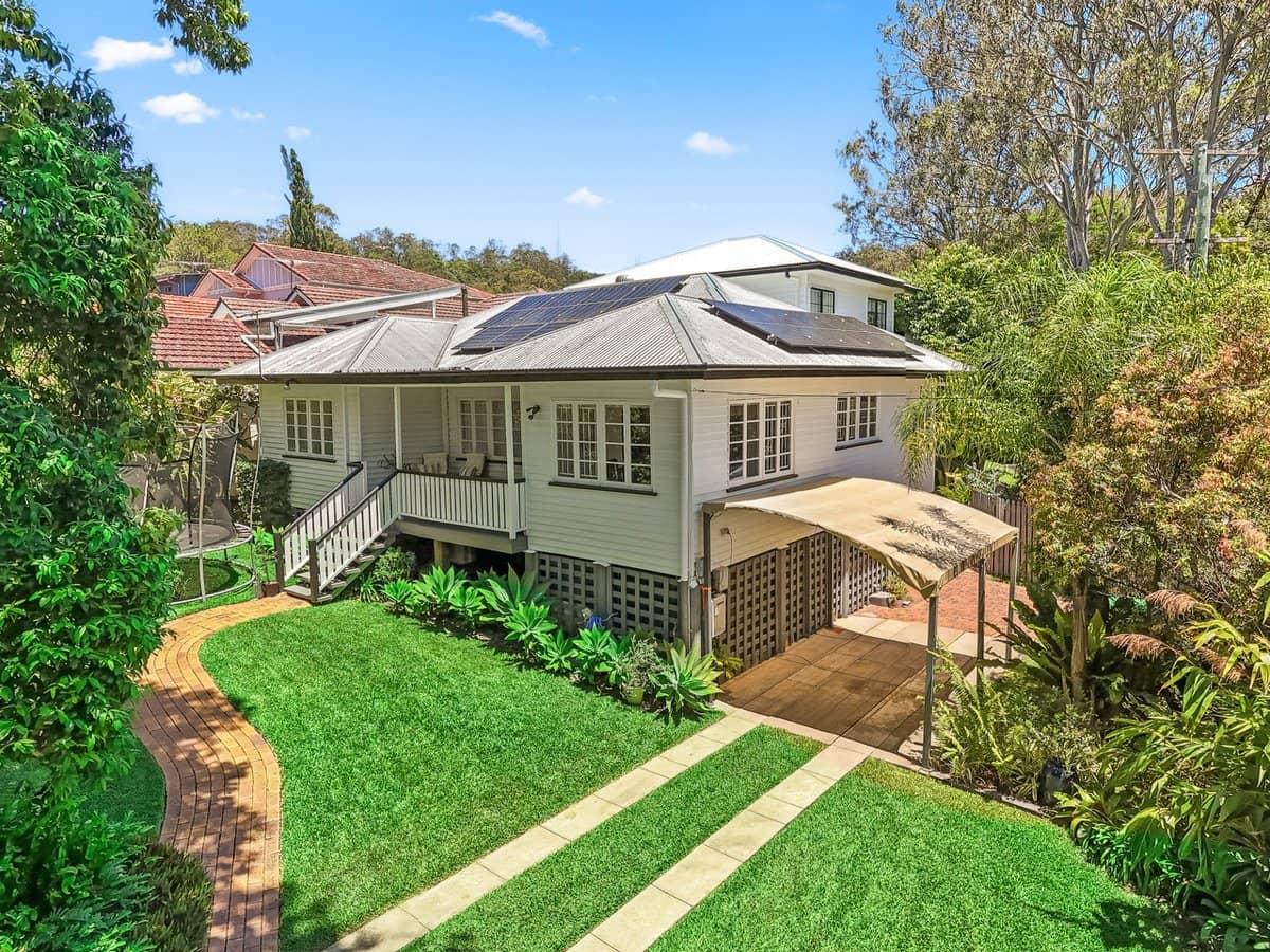 20 Gordon Road, BARDON - Thumbnail 3