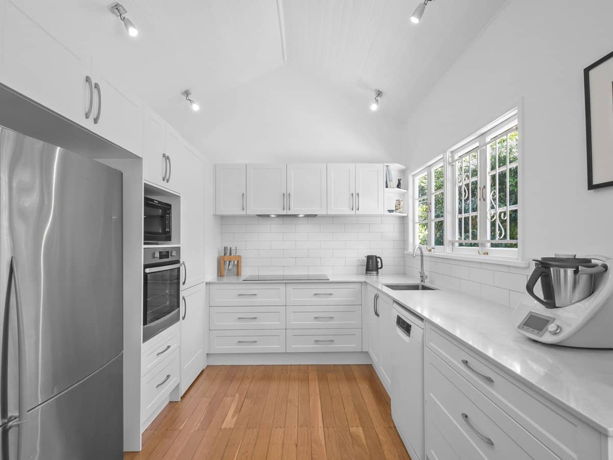 20 Gordon Road, BARDON - Thumbnail 8