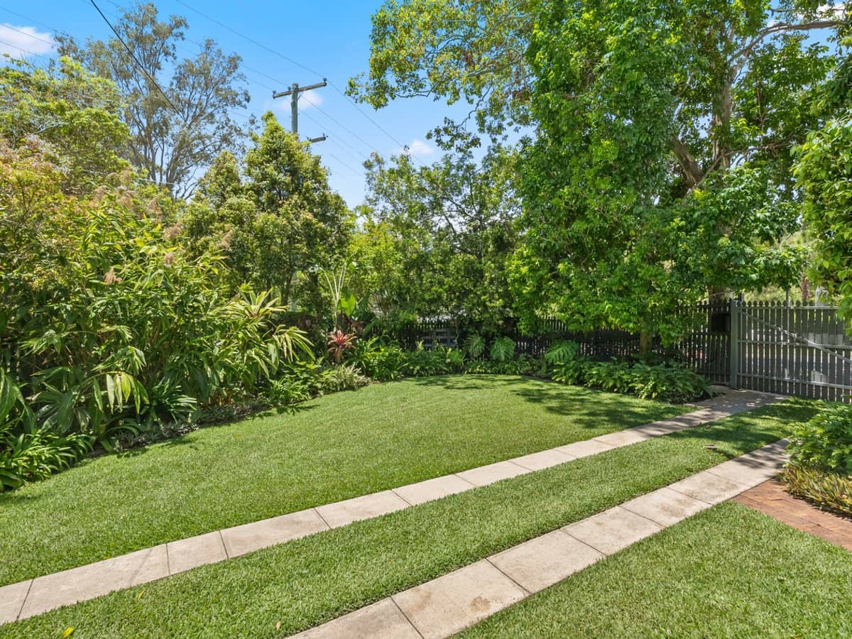 20 Gordon Road, BARDON - Thumbnail 23