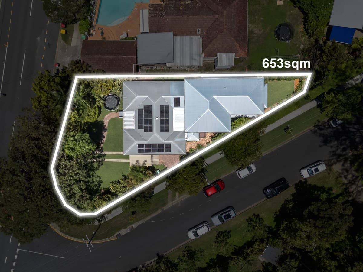 20 Gordon Road, BARDON - Thumbnail 24