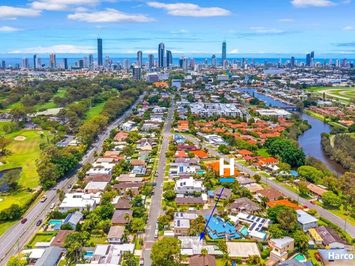 52 Heeb Street, BUNDALL - Thumbnail 1