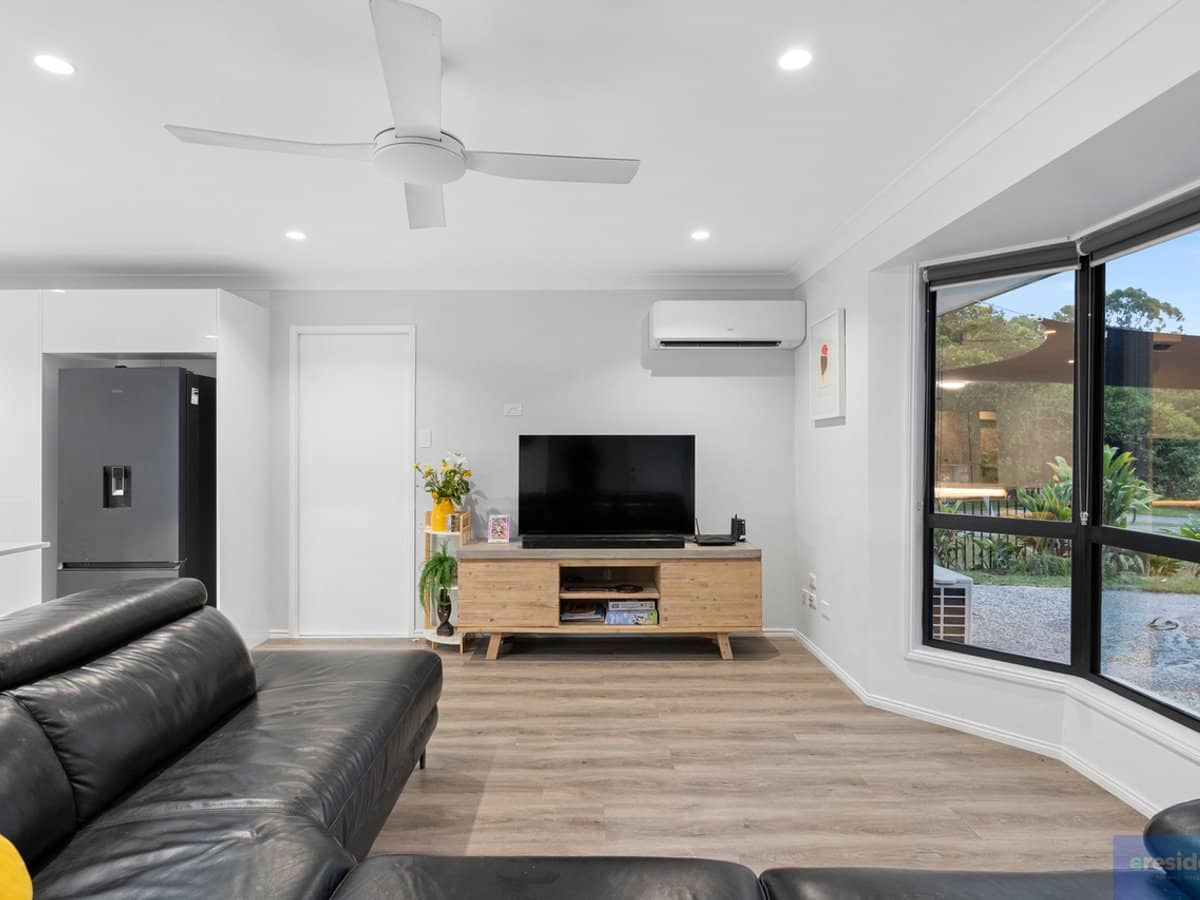 14 Kummara Road, EDENS LANDING - Thumbnail 4