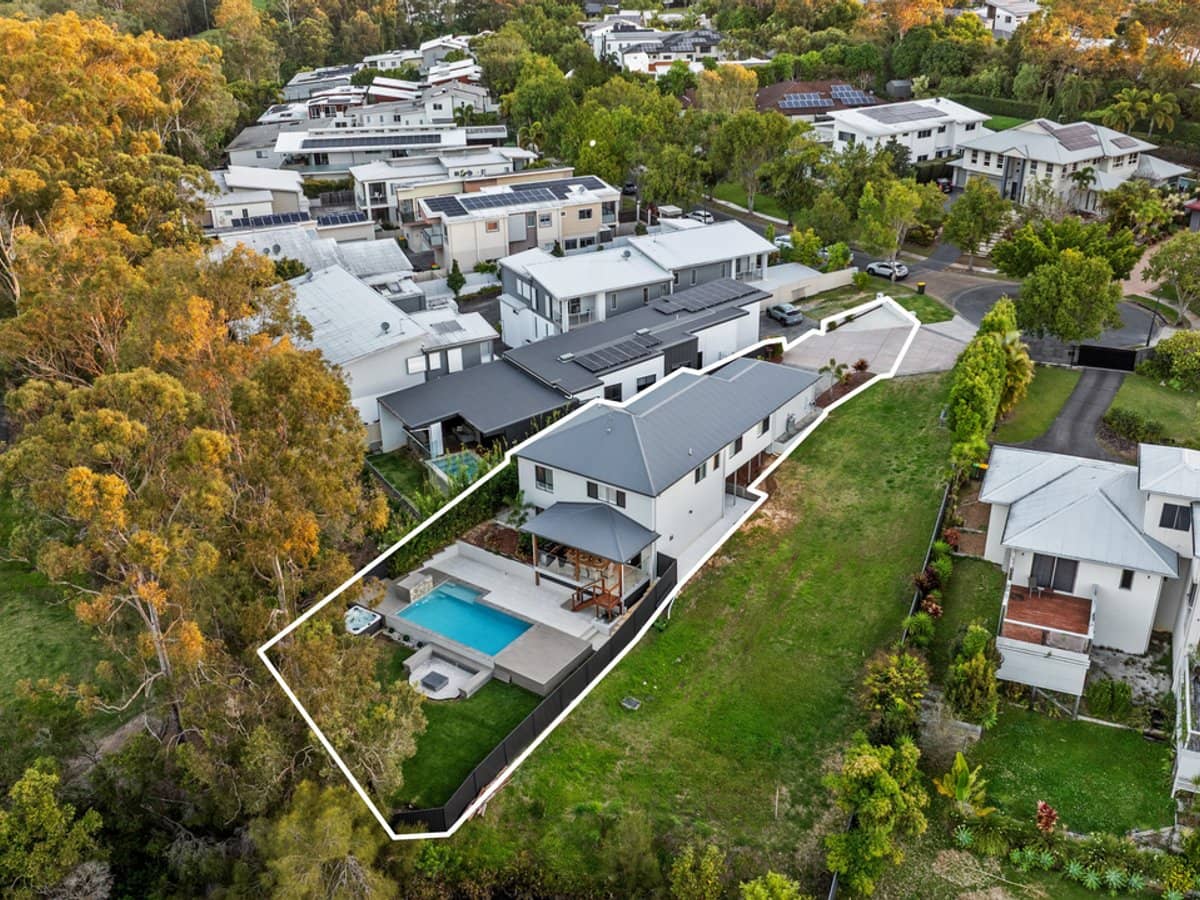 27A Andromeda Parade, ROBINA - Thumbnail 27