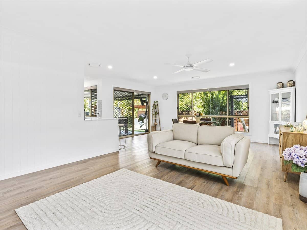 4 Longcove Court, PARKWOOD - Thumbnail 2