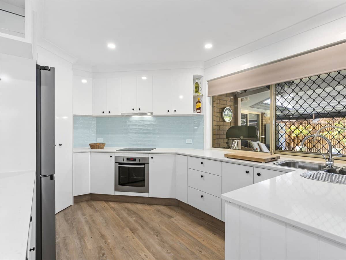 4 Longcove Court, PARKWOOD - Thumbnail 4