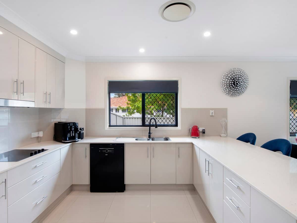1 Xenia Court, COOMBABAH - Thumbnail 5