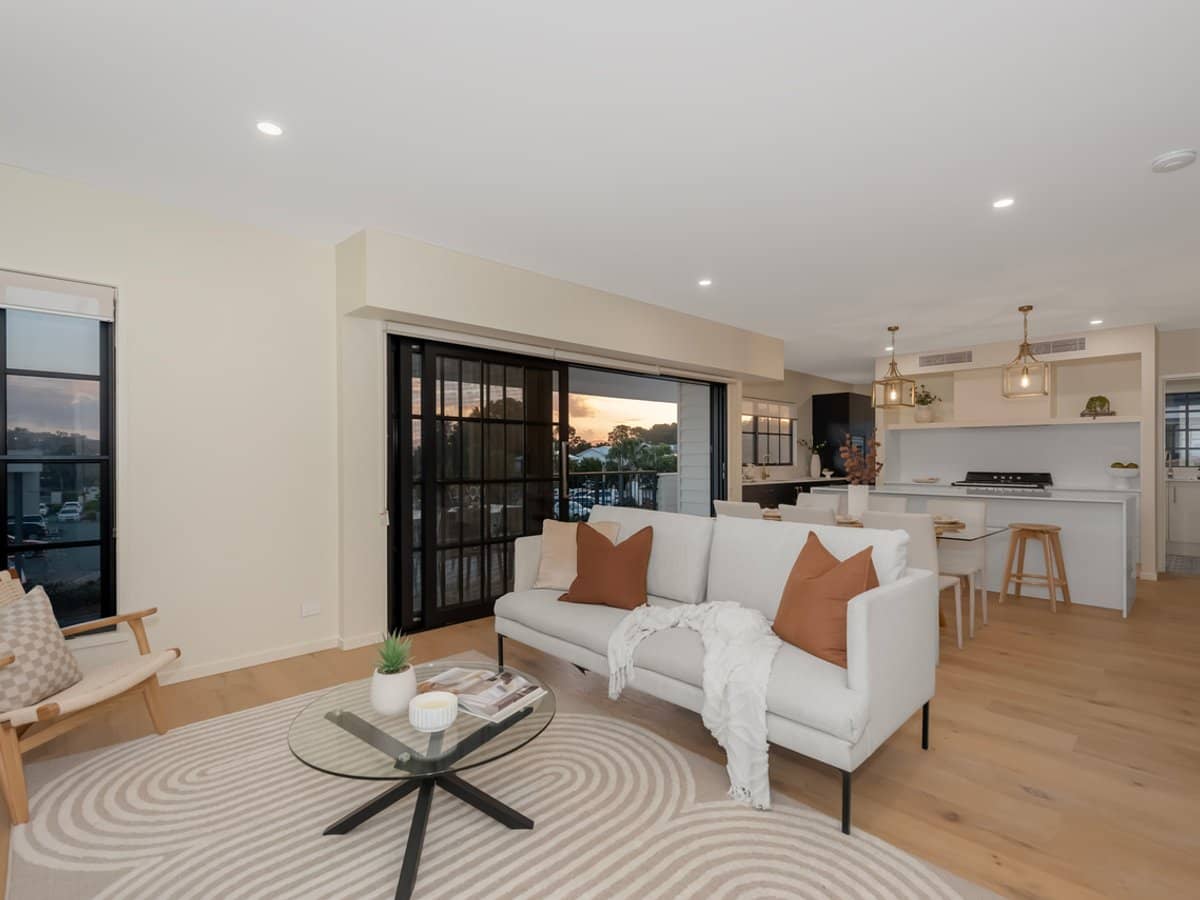 6 Victoire Court, COOMERA WATERS - Thumbnail 1