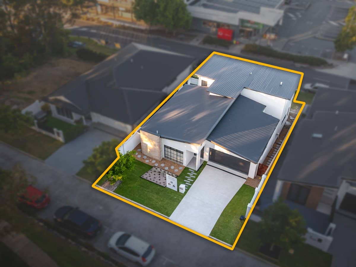 6 Victoire Court, COOMERA WATERS - Thumbnail 2