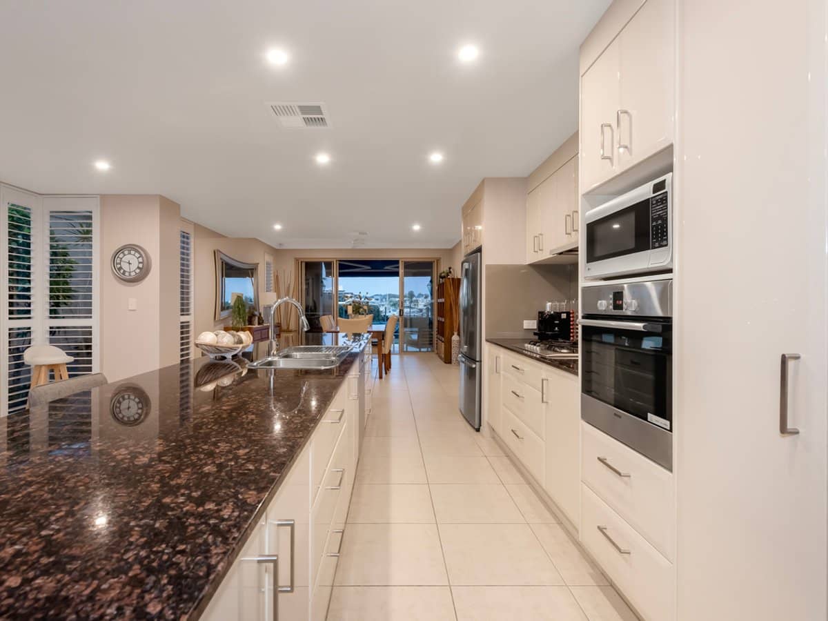 22 Brindabella Close, COOMERA WATERS - Thumbnail 34