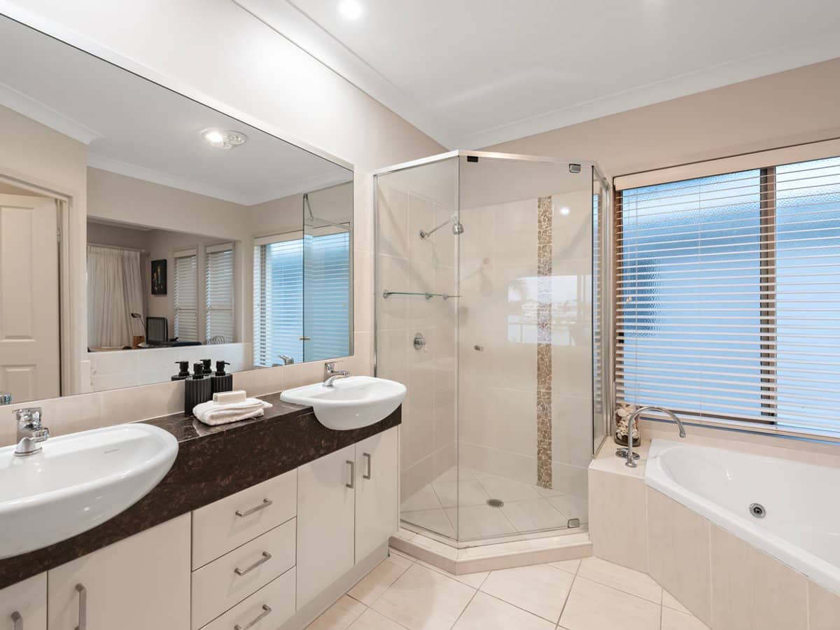 22 Brindabella Close, COOMERA WATERS - Thumbnail 6