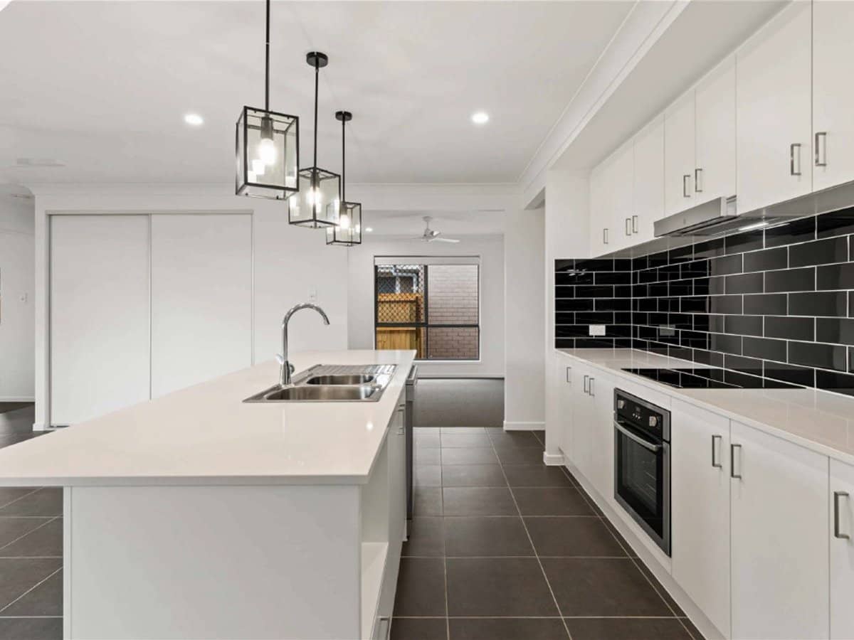 22 New Road, YARRABILBA - Thumbnail 2