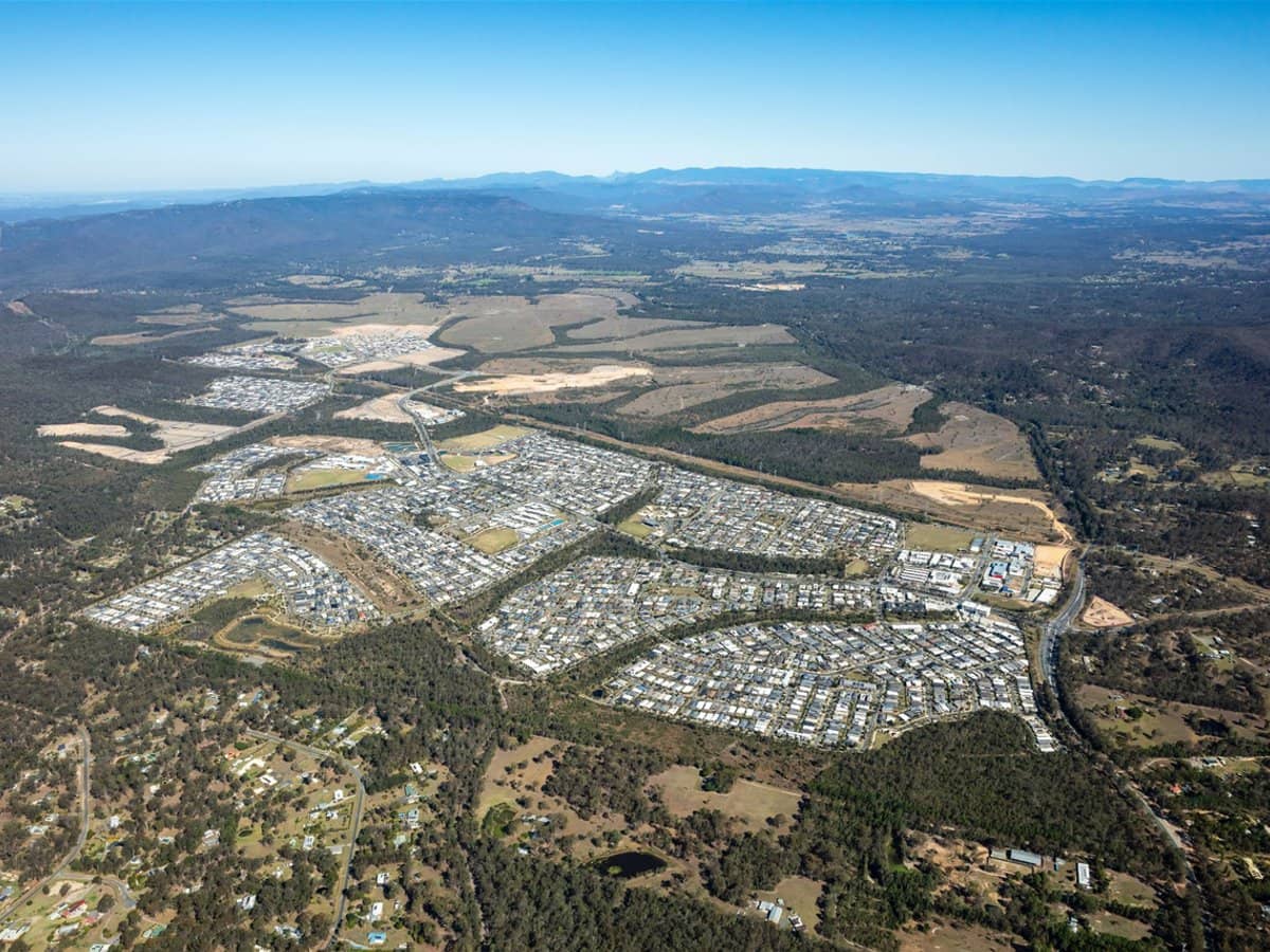 2 Loganview Road N, LOGAN RESERVE - Thumbnail 1