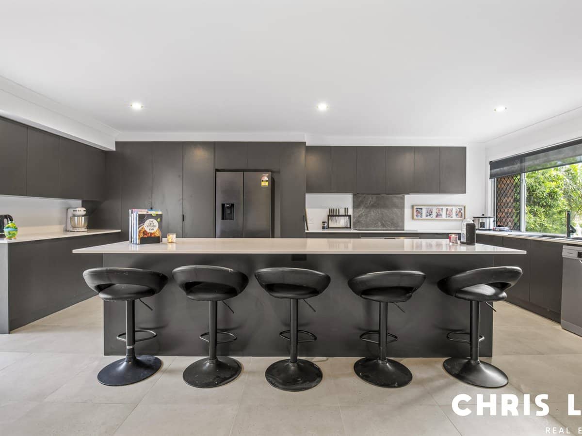 28 Black Diamond Crescent, EDENS LANDING - Thumbnail 4