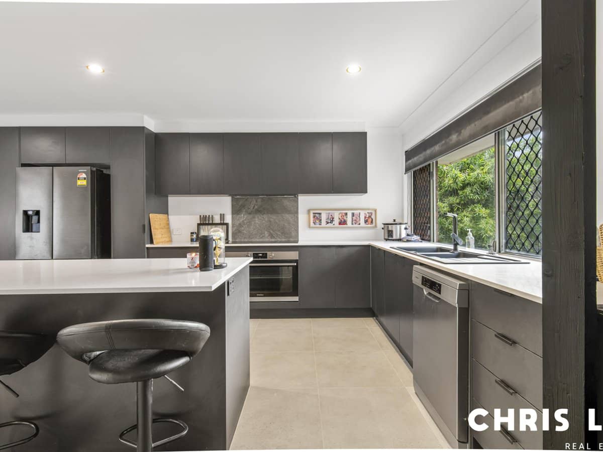 28 Black Diamond Crescent, EDENS LANDING - Thumbnail 5