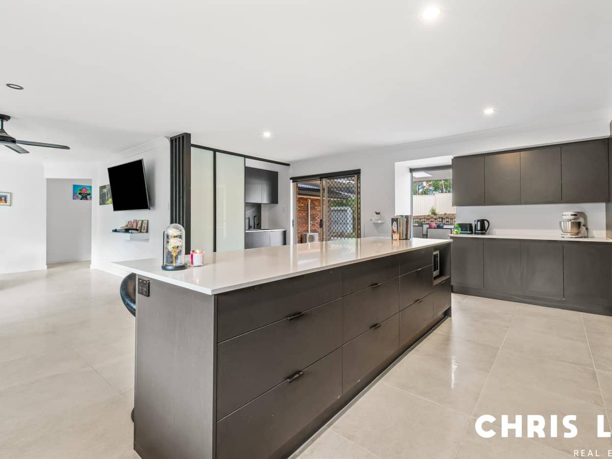 28 Black Diamond Crescent, EDENS LANDING - Thumbnail 6