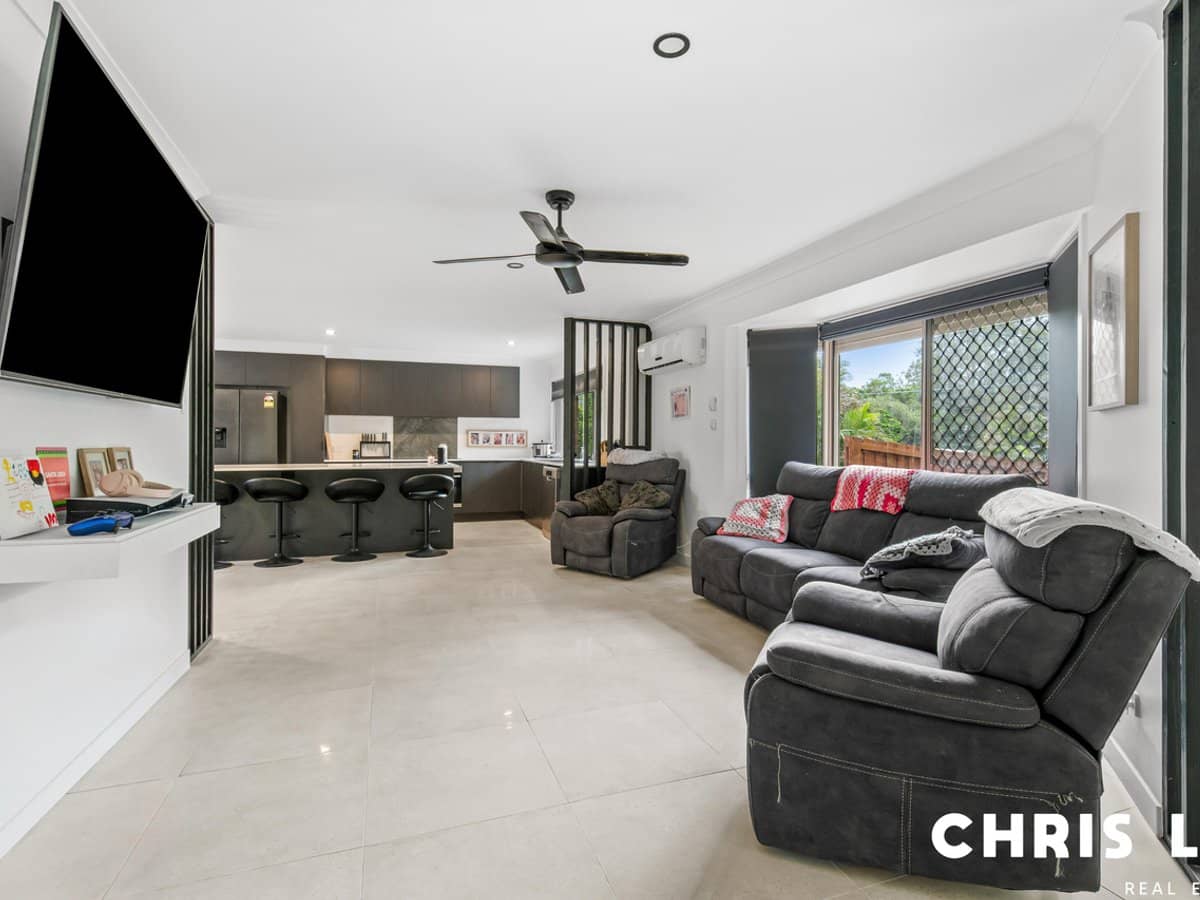 28 Black Diamond Crescent, EDENS LANDING - Thumbnail 10