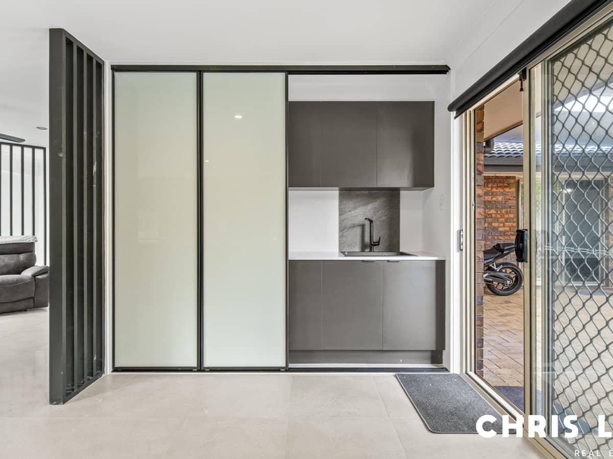 28 Black Diamond Crescent, EDENS LANDING - Thumbnail 12