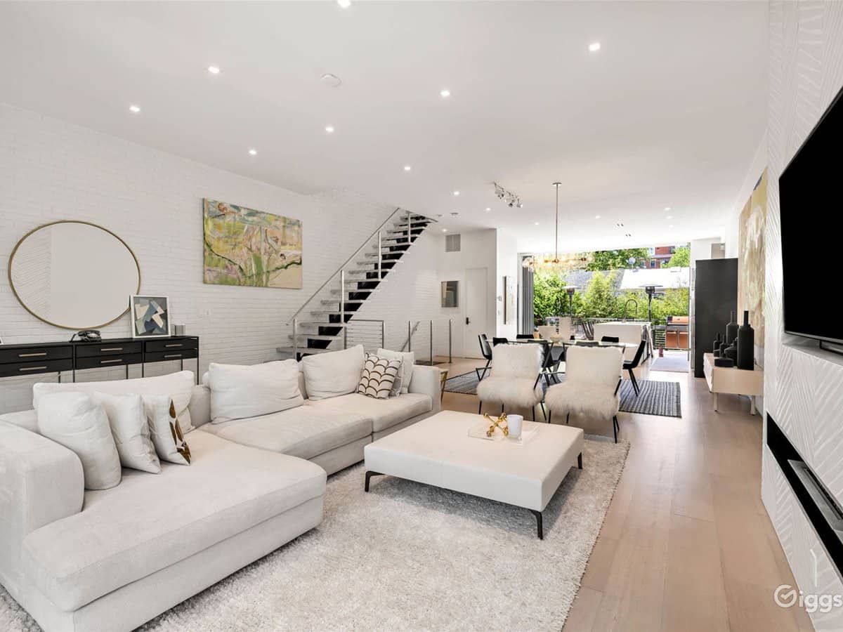 40 Redstone Hill Road, SUNBURY - Thumbnail 2