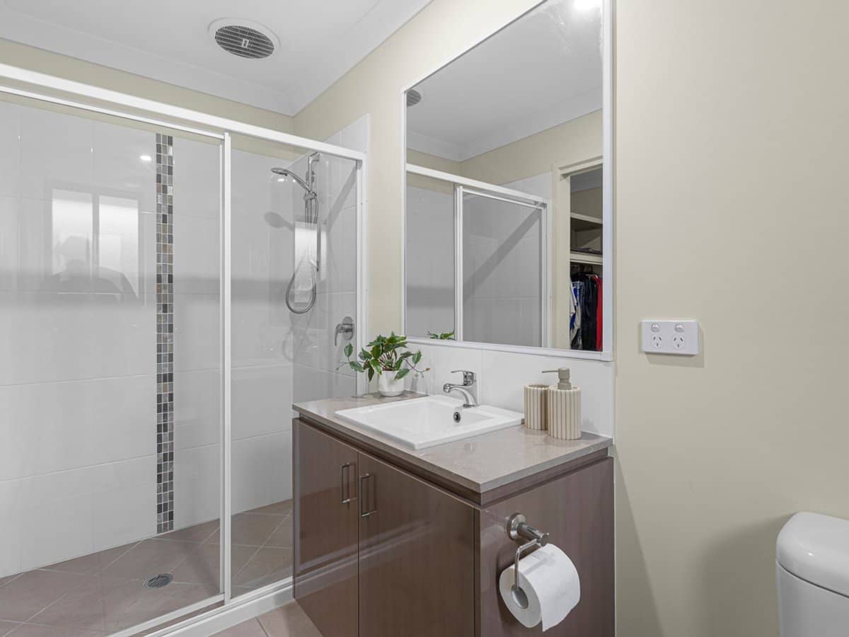 12 Hazel Street, PIMPAMA - Thumbnail 6