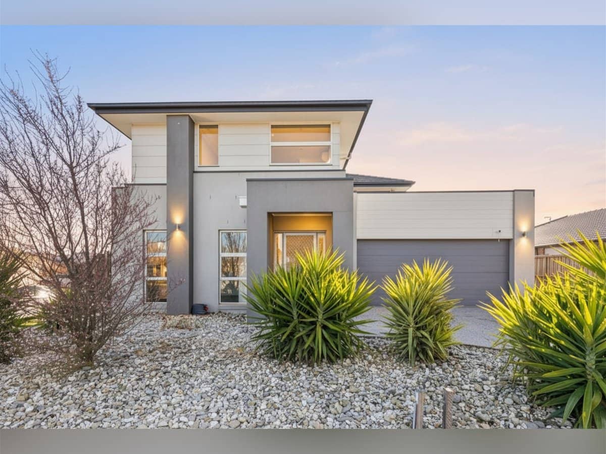 54 Wallara Waters Boulevard, WALLAN - Thumbnail 1