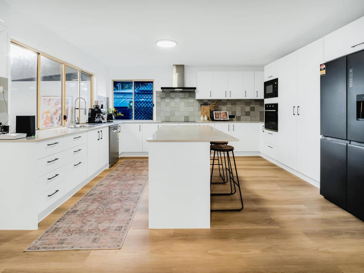 24 Crescent Avenue, HOPE ISLAND - Thumbnail 3