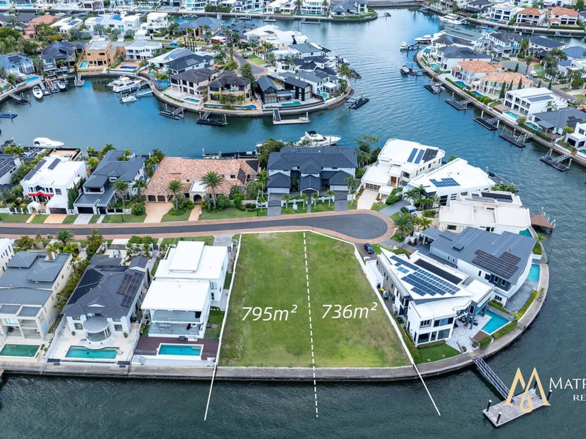 67 The Peninsula, PARADISE POINT - Thumbnail 1