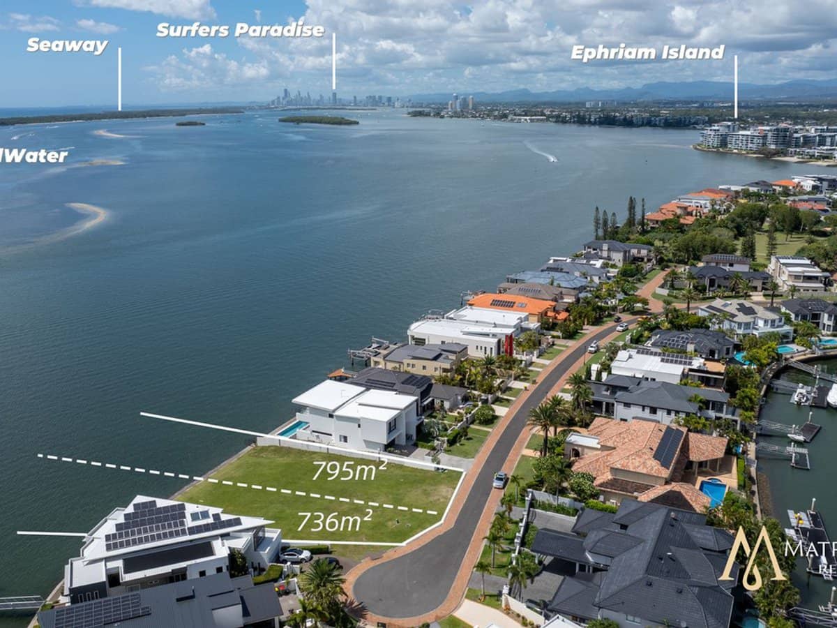 67 The Peninsula, PARADISE POINT - Thumbnail 2