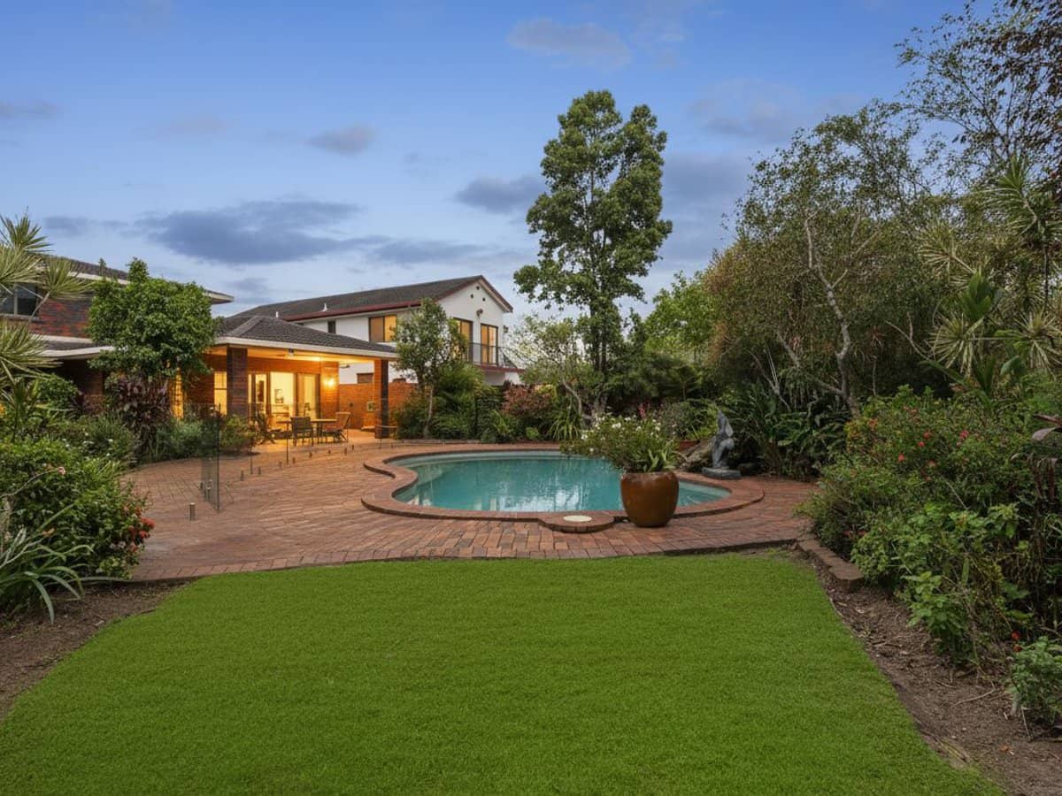 24 De Haviland Avenue, Benowa Waters - Thumbnail 2