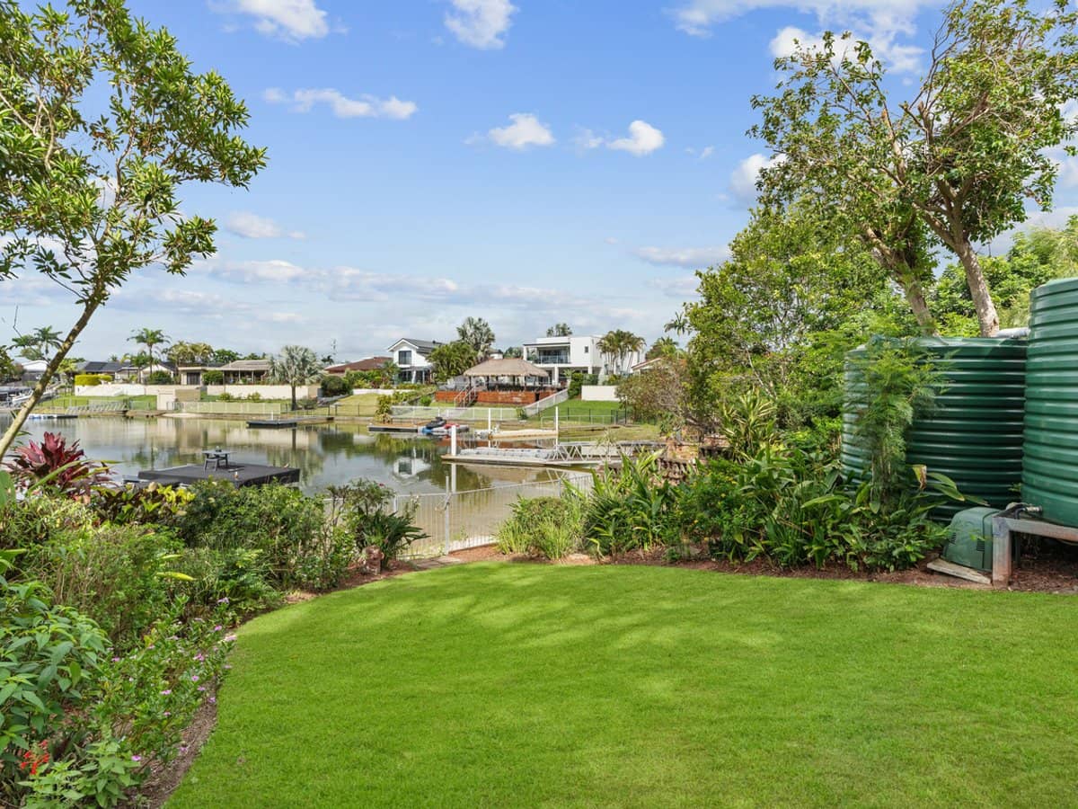 24 De Haviland Avenue, Benowa Waters - Thumbnail 4