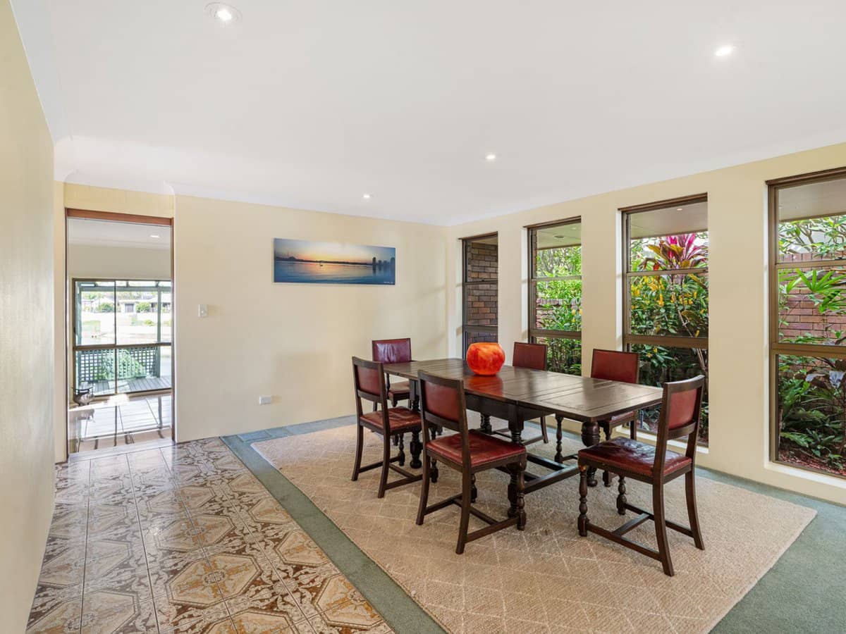 24 De Haviland Avenue, Benowa Waters - Thumbnail 8