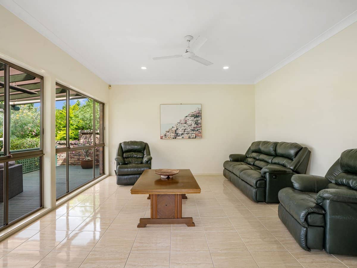 24 De Haviland Avenue, Benowa Waters - Thumbnail 11