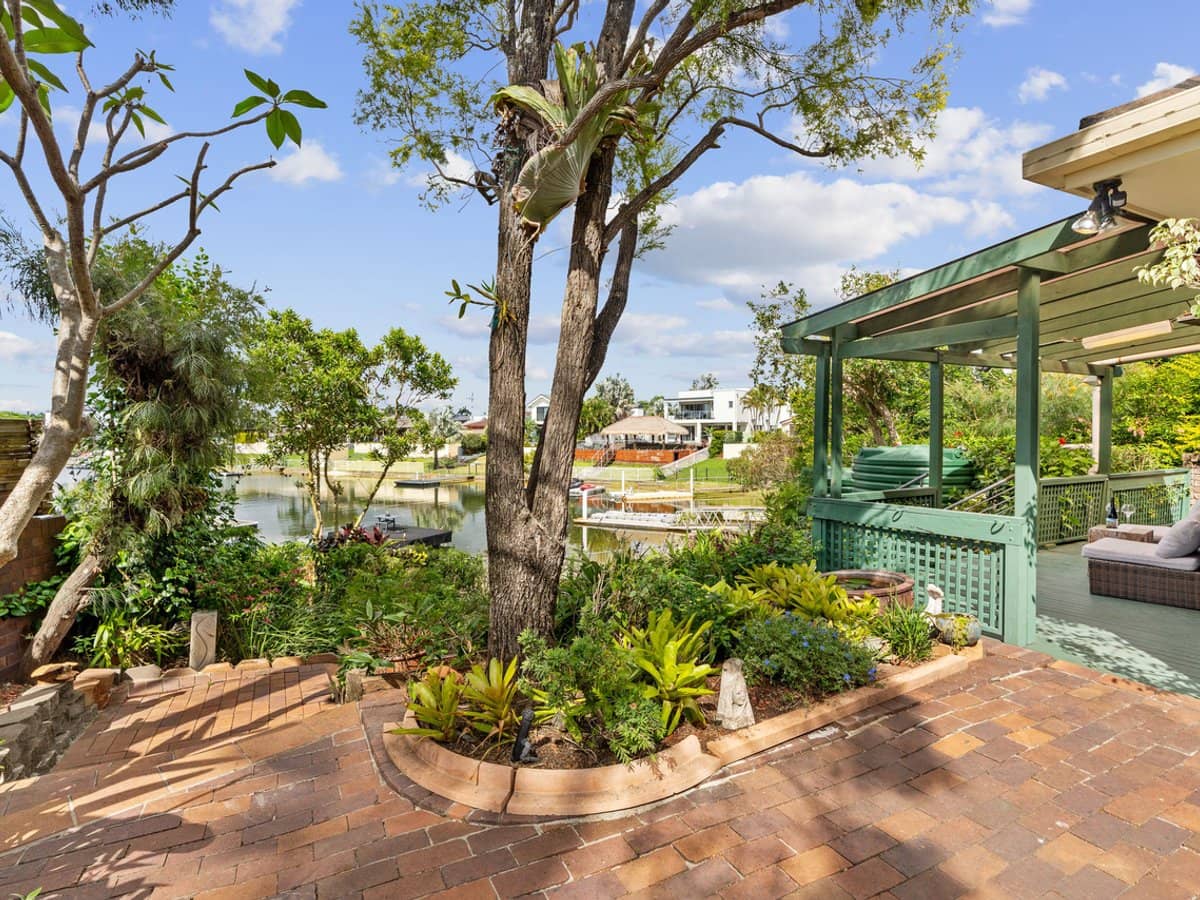 24 De Haviland Avenue, Benowa Waters - Thumbnail 13