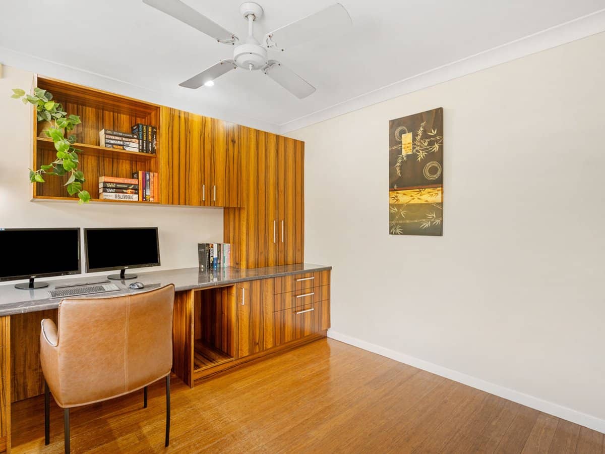24 De Haviland Avenue, Benowa Waters - Thumbnail 20