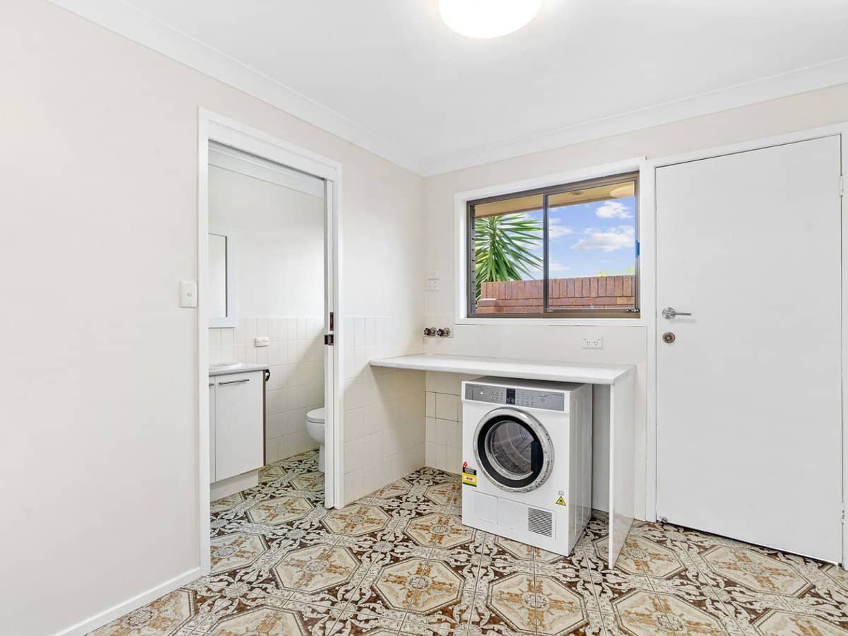 24 De Haviland Avenue, Benowa Waters - Thumbnail 21
