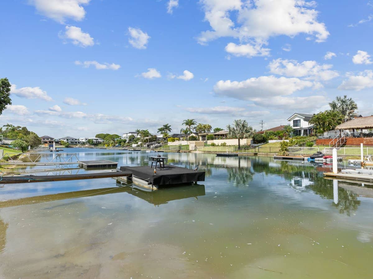 24 De Haviland Avenue, Benowa Waters - Thumbnail 25