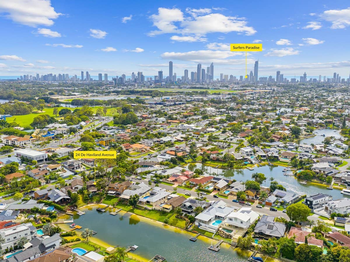 24 De Haviland Avenue, Benowa Waters - Thumbnail 26