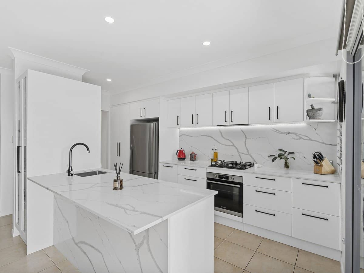 2/25 Lisa Crescent, COOMERA - Thumbnail 2