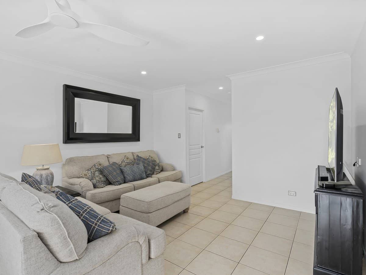 2/25 Lisa Crescent, COOMERA - Thumbnail 4