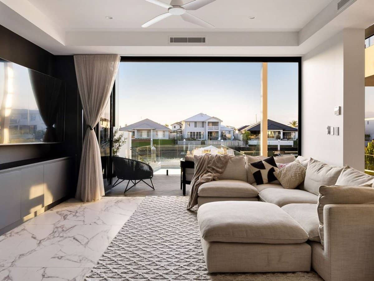 125 Paradise Parade, Jacobs Well - Thumbnail 1