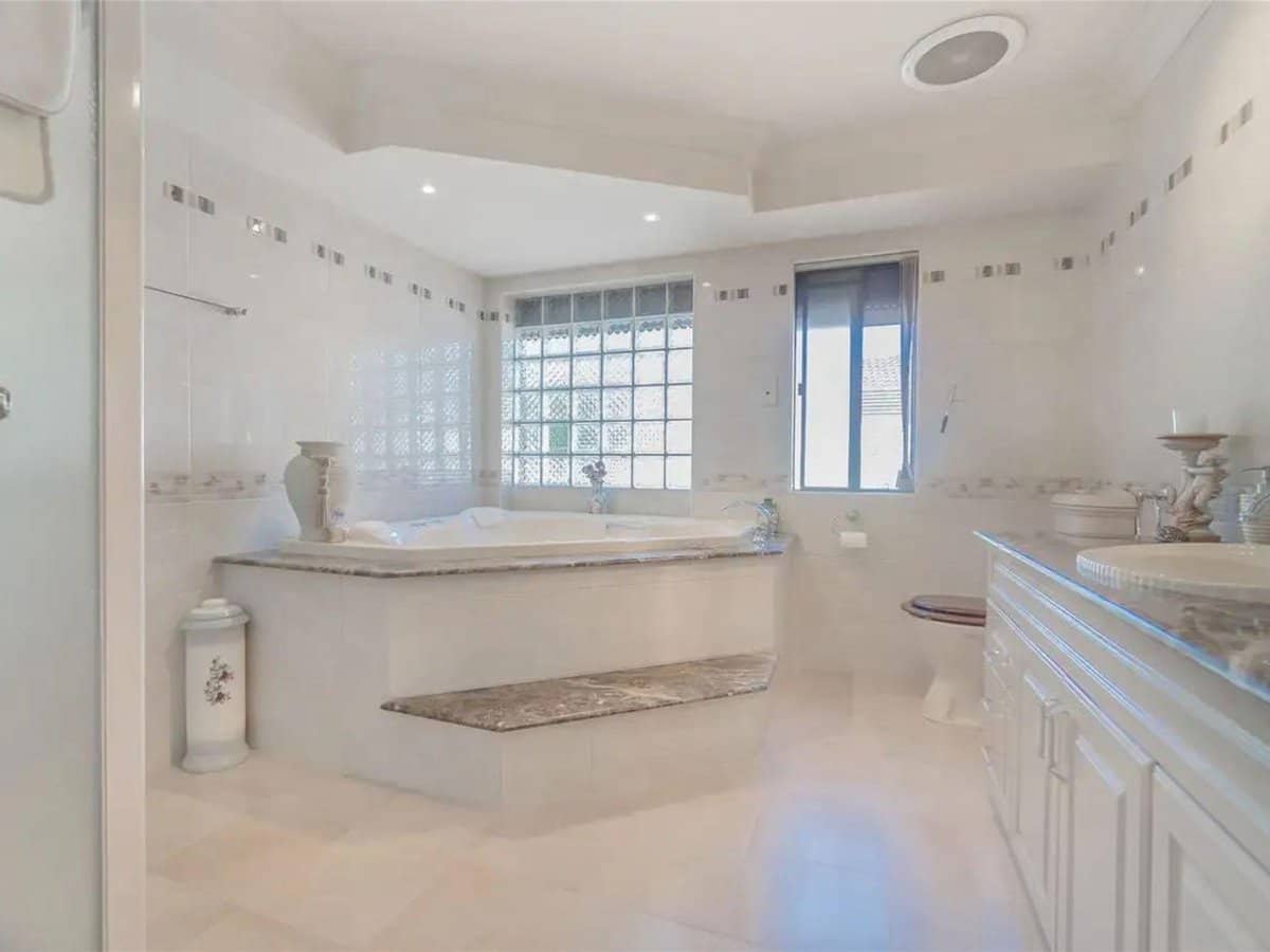 5 Fleetwood Drive, GREENVALE - Thumbnail 5