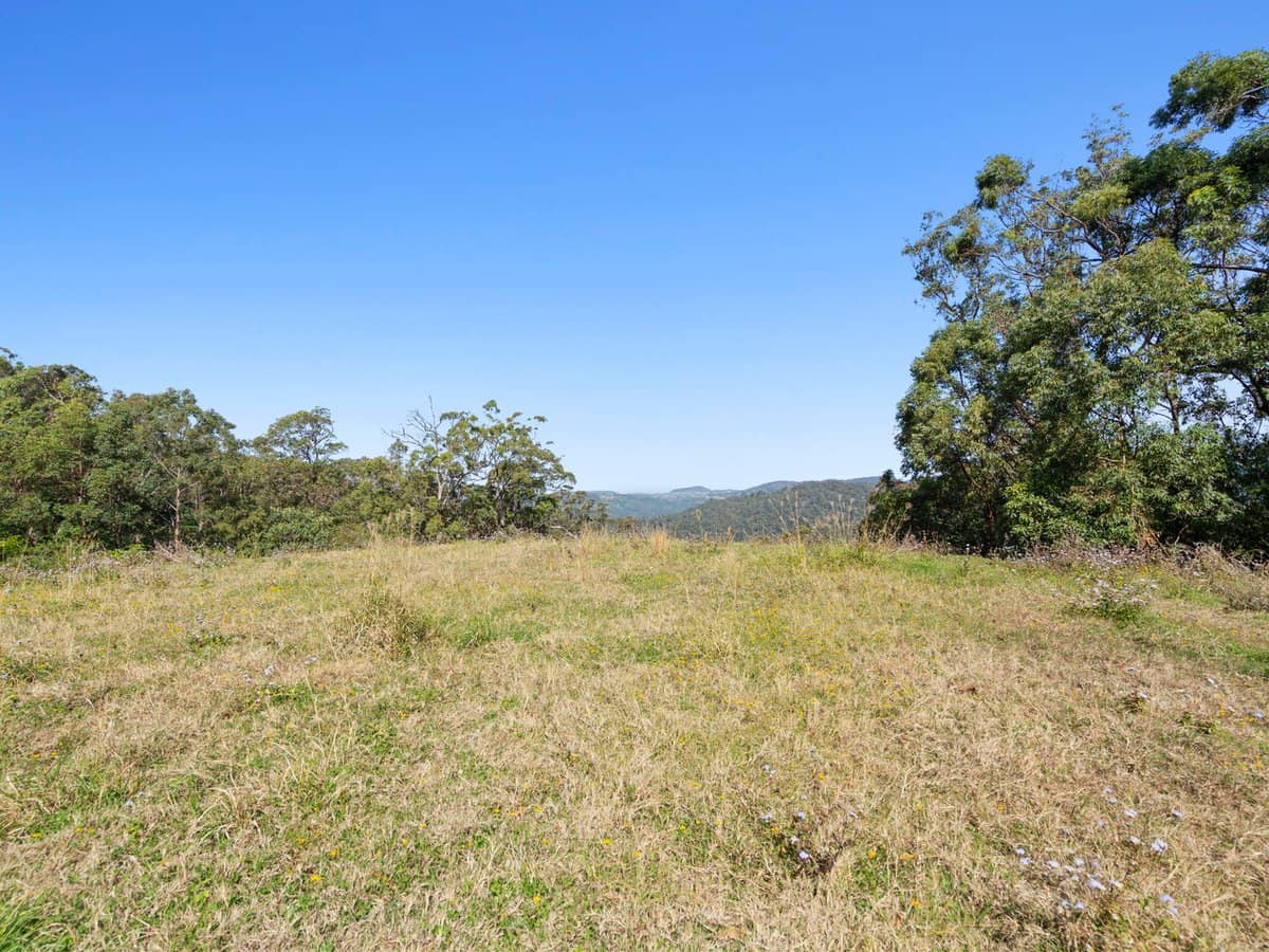 15 Chesterfield Drive, BONOGIN - Thumbnail 9